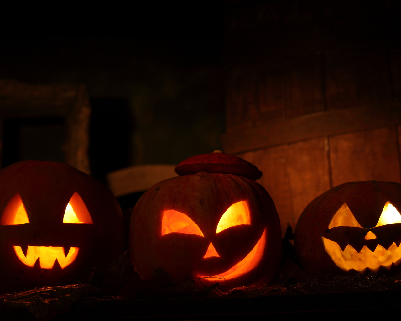 Три тыквы со свечами