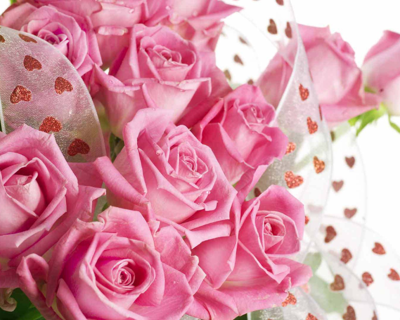 Букет из розовых роз девушкам на восьмое марта