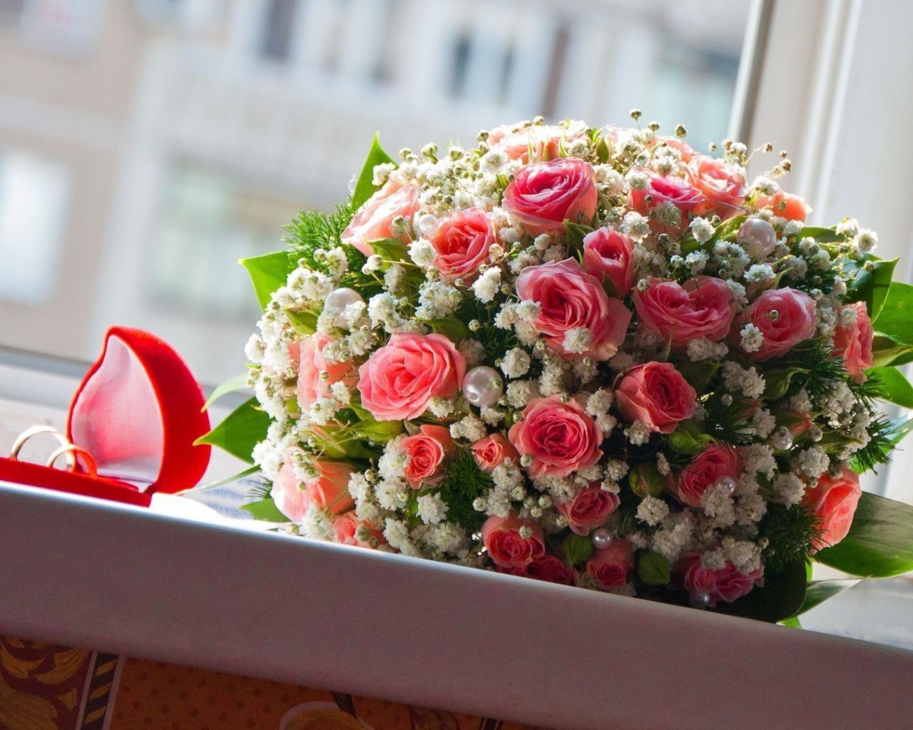 Свадебный букет и кольца