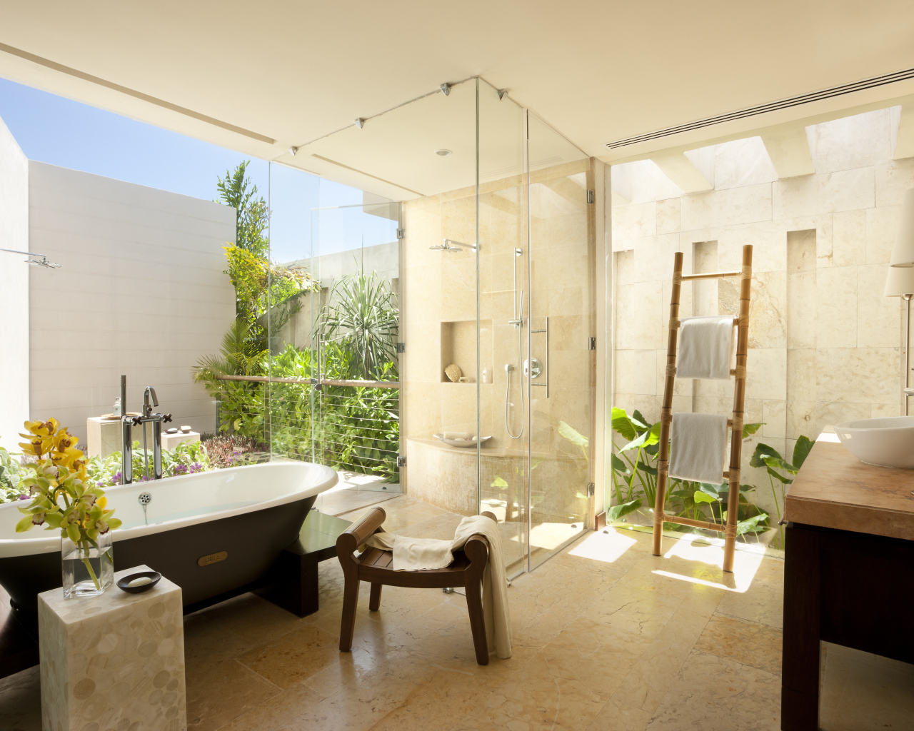 Зелень в ванной комнате