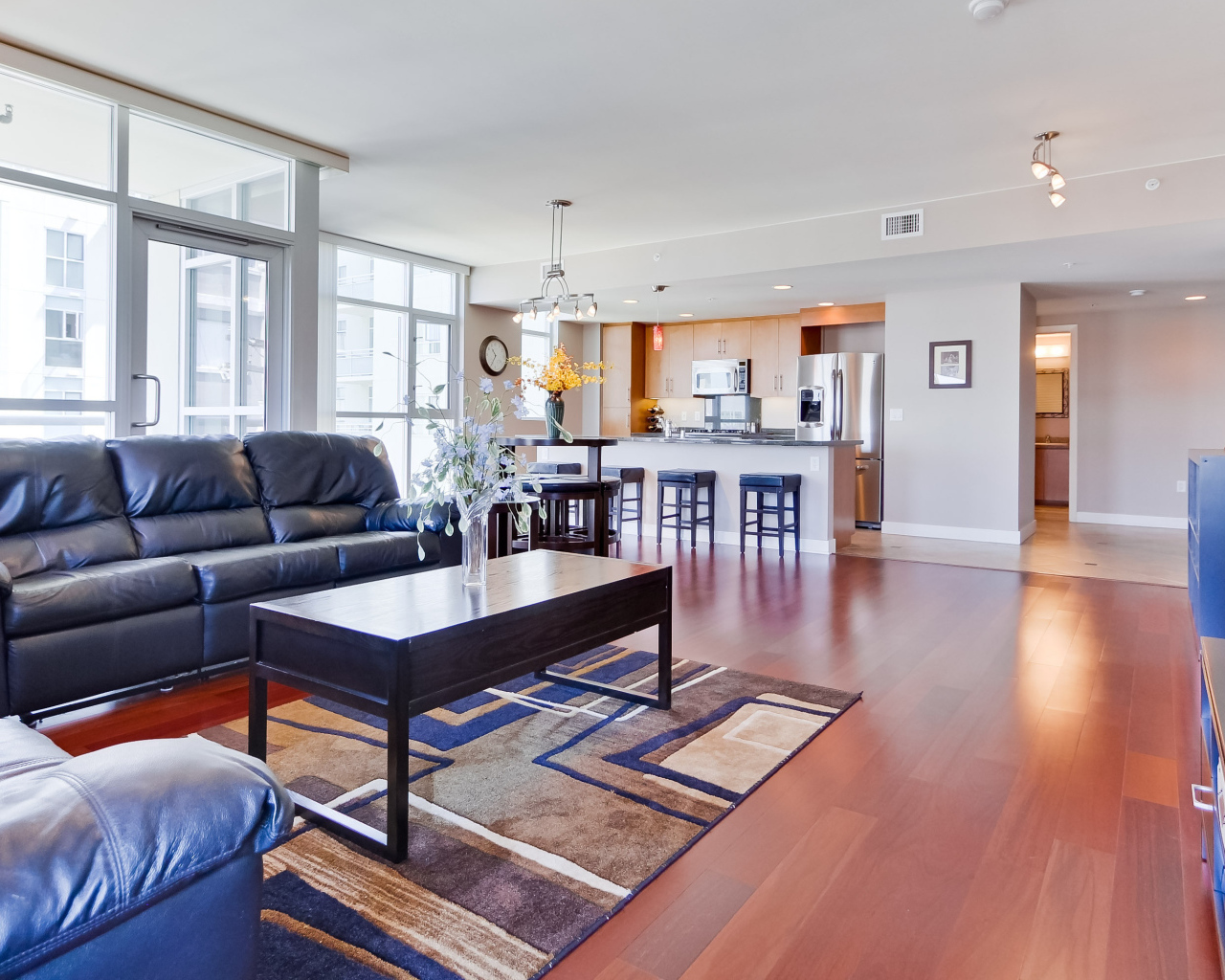 Интерьер холла с баром