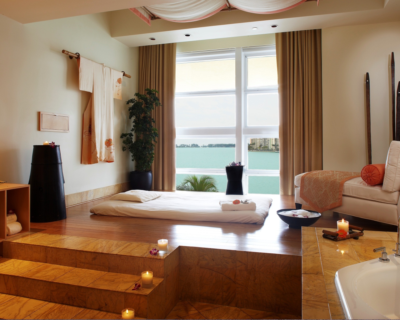 Современная спальня с видом на море