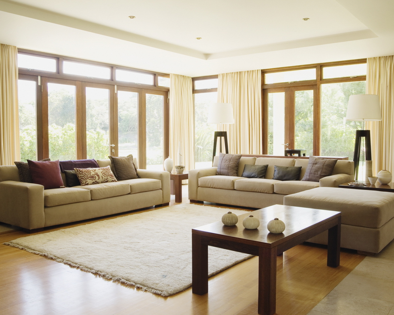 Просторная и светлая гостиная