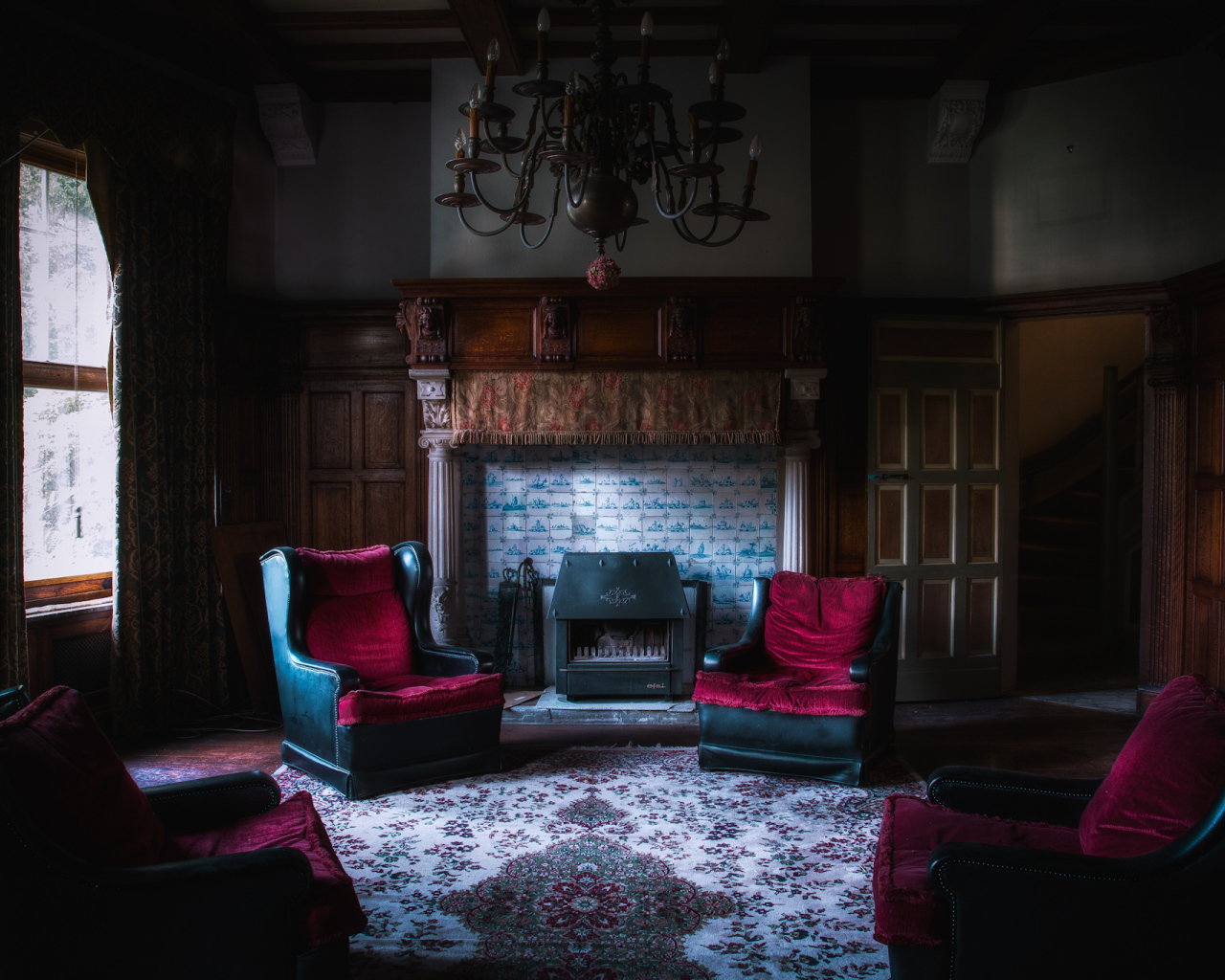 Кресла у камина
