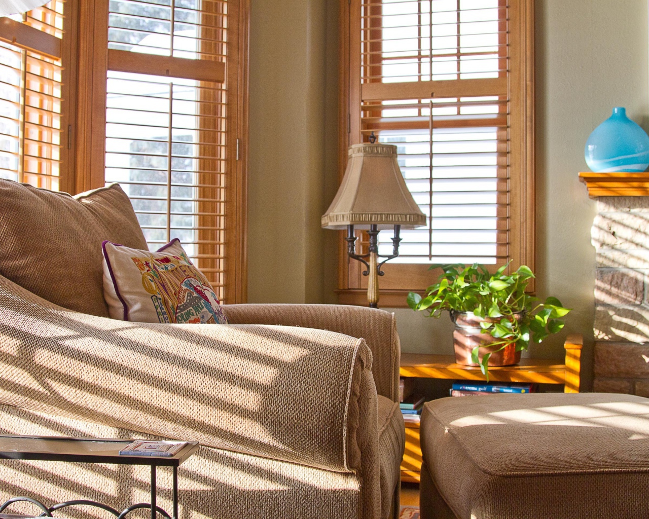 Дизайн комнаты с камином