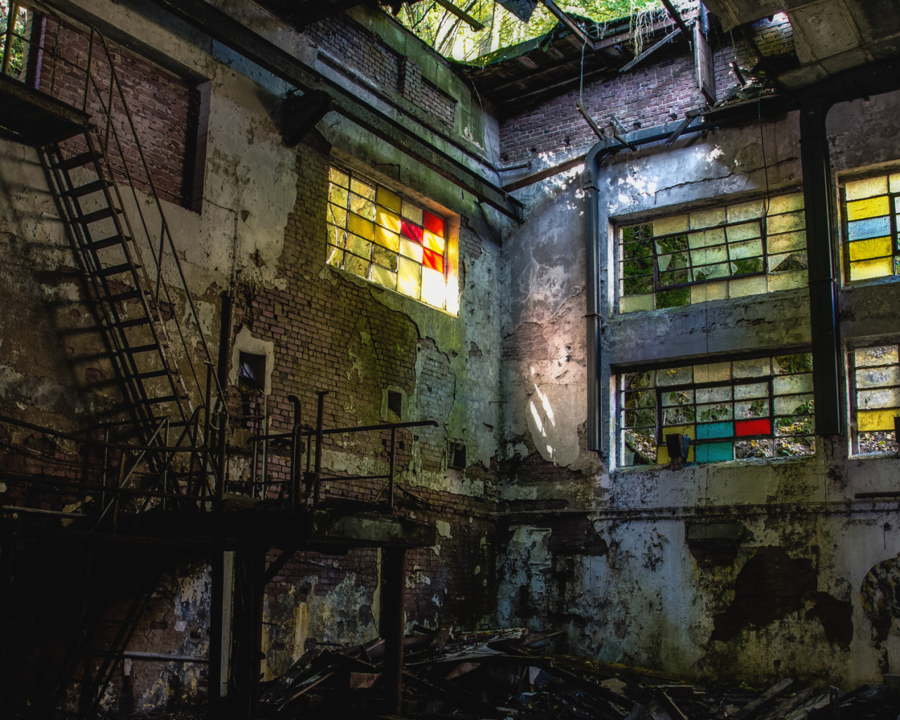 Разрушенный завод