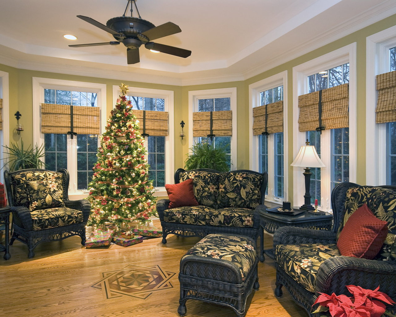 Комната украшенная на Рождество