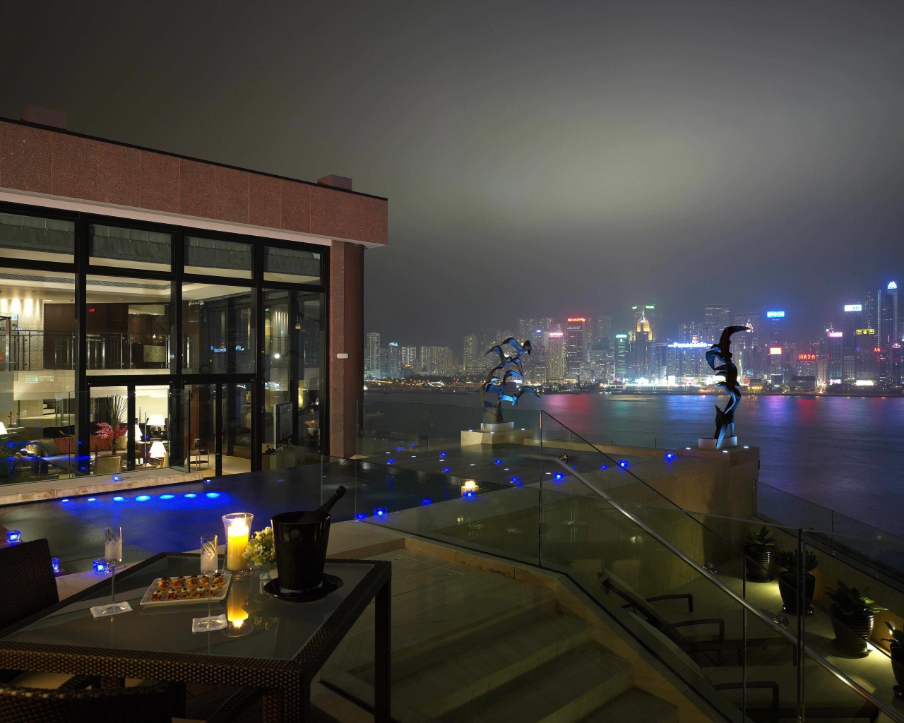 Стиль дома с бассейном