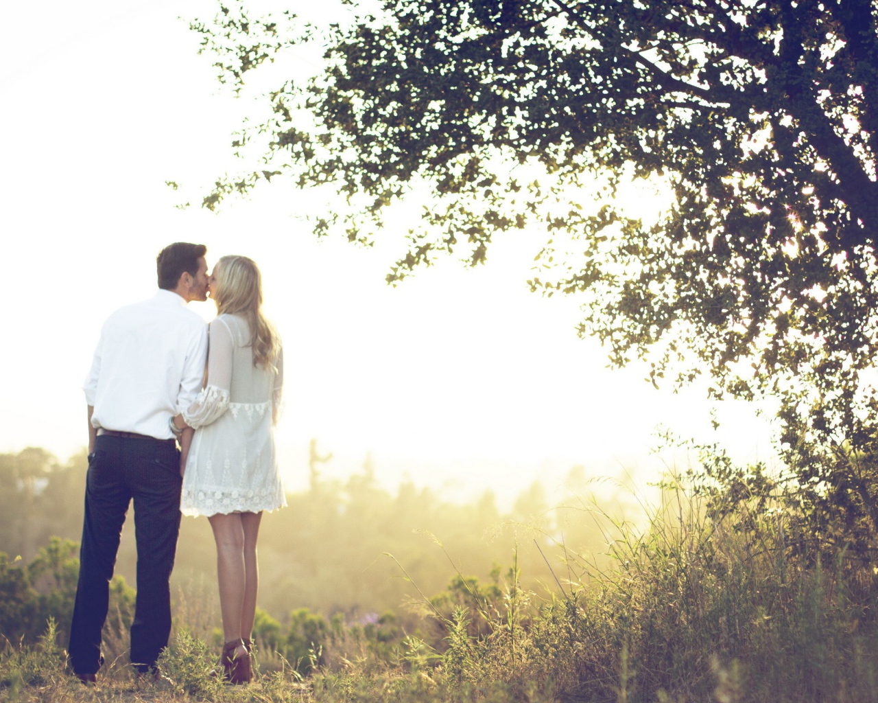 Поцелуй на природе