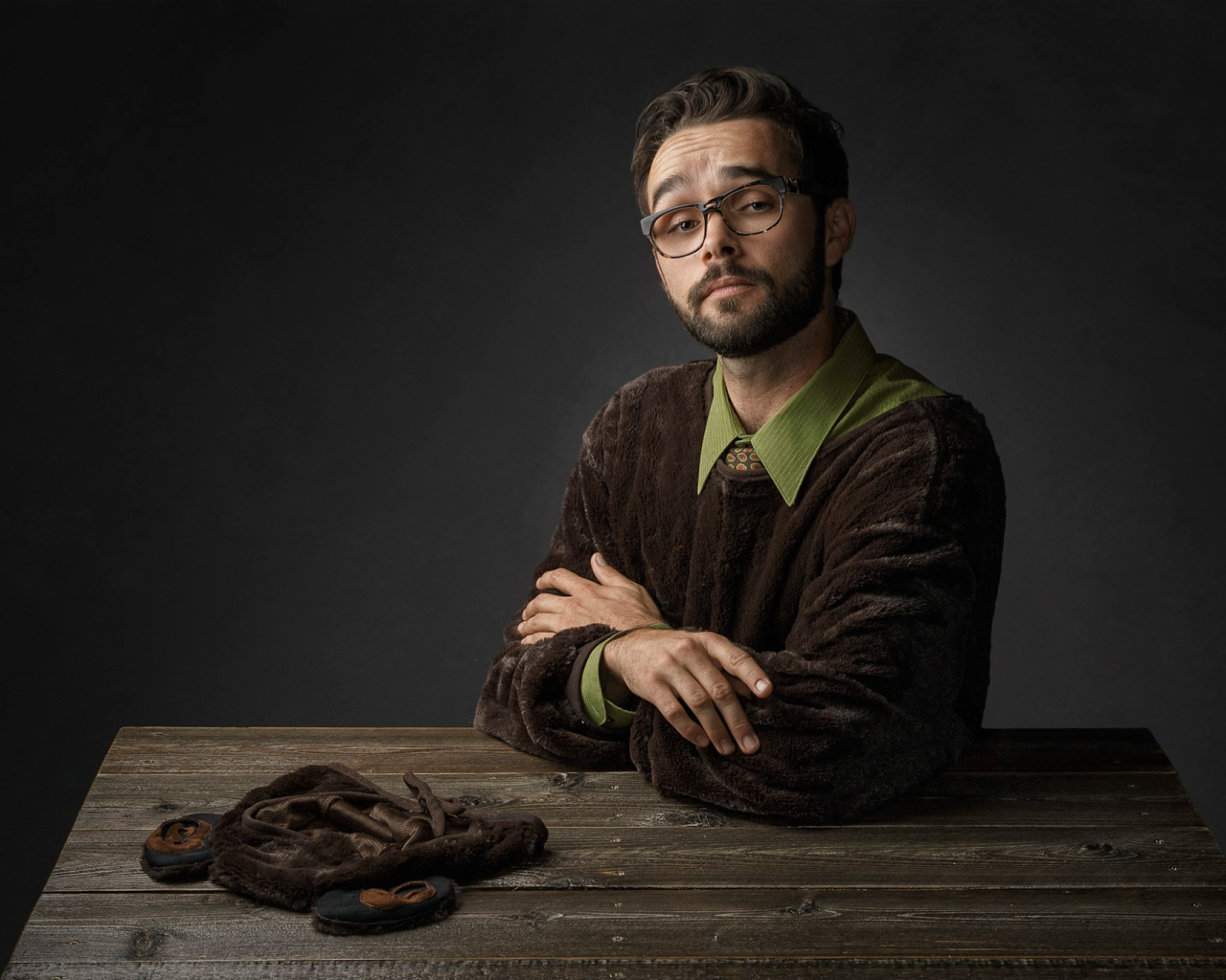 Мужчина в костюме медведя