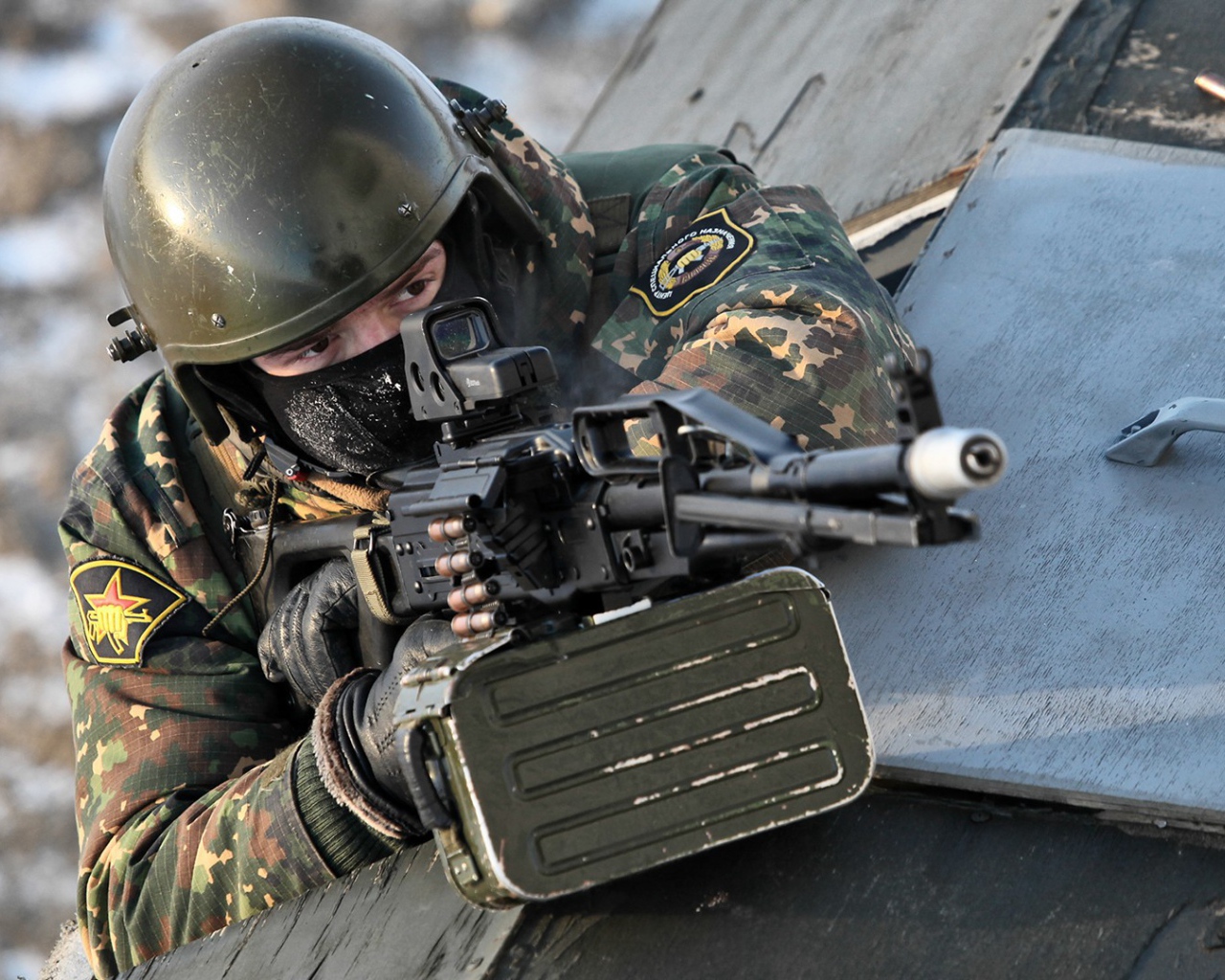 Спецназовец с пулеметом