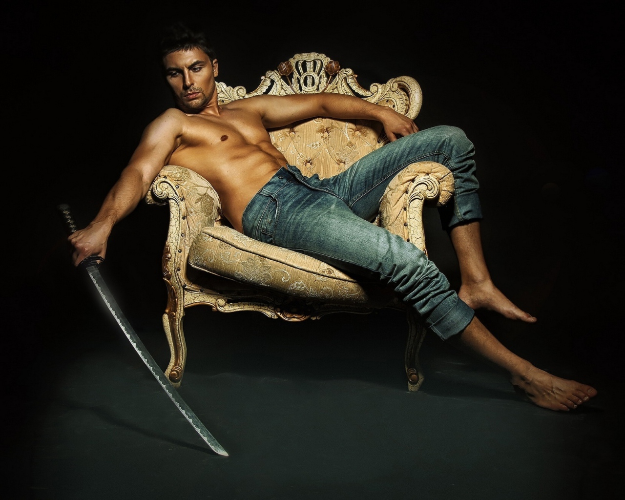 Евгений Агафонов с мечом