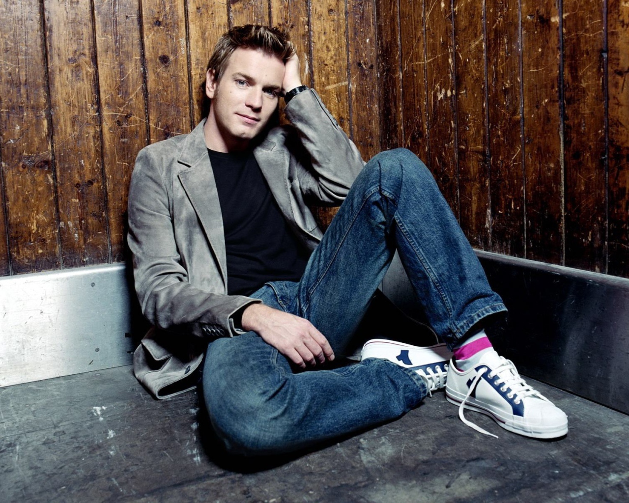 Эван Макгрегор в кедах