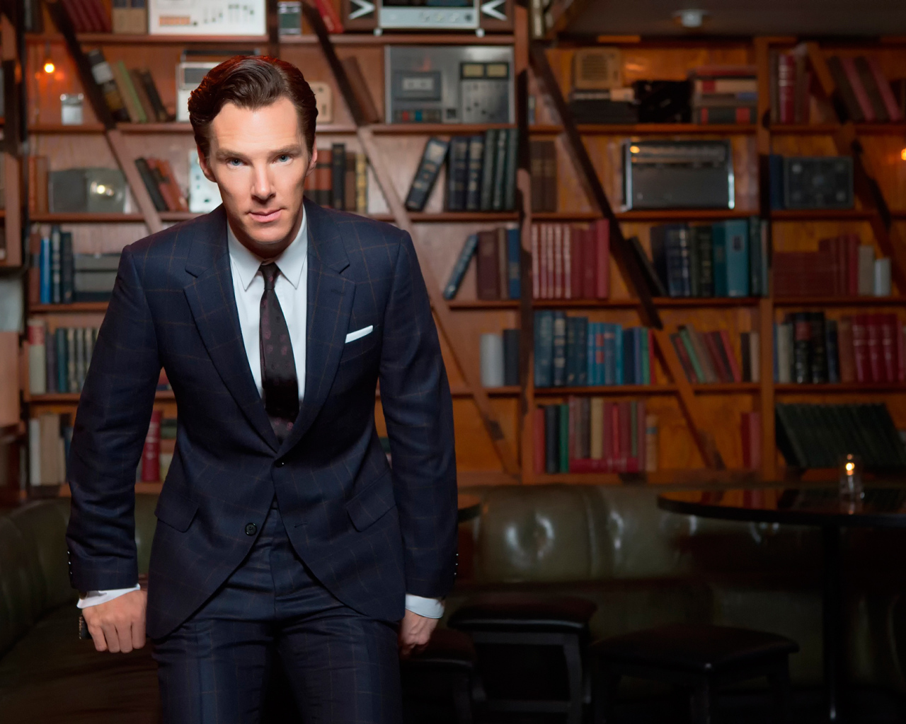 Мужчина в библиотеке