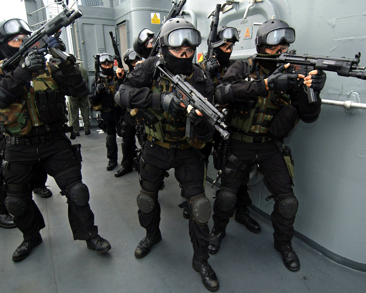 Морской спецназ на корабле