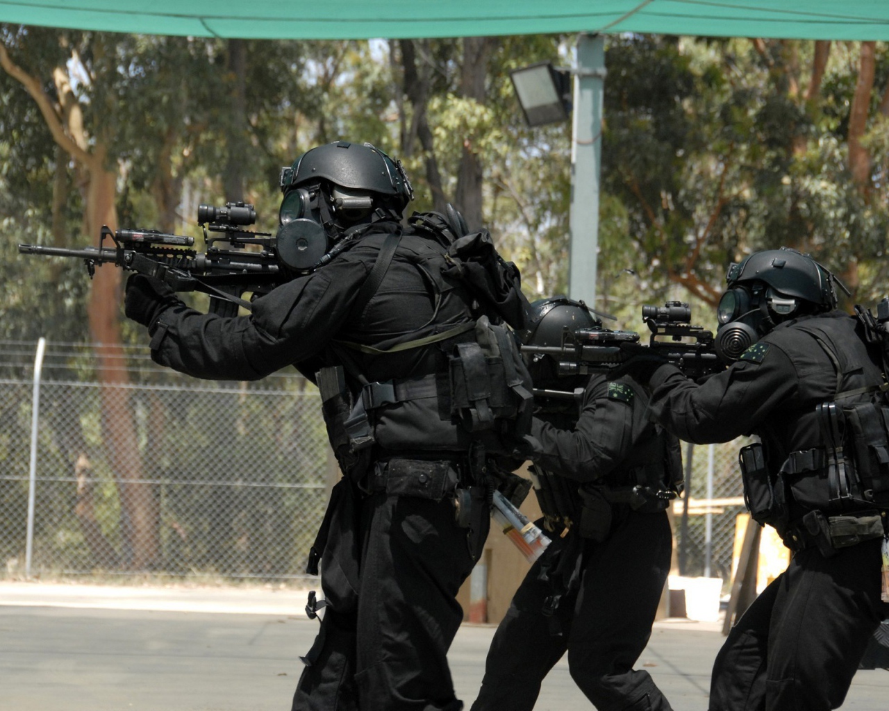 Бойцы спецназа в масках