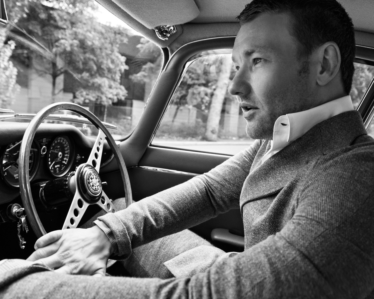 Мужчина за рулем