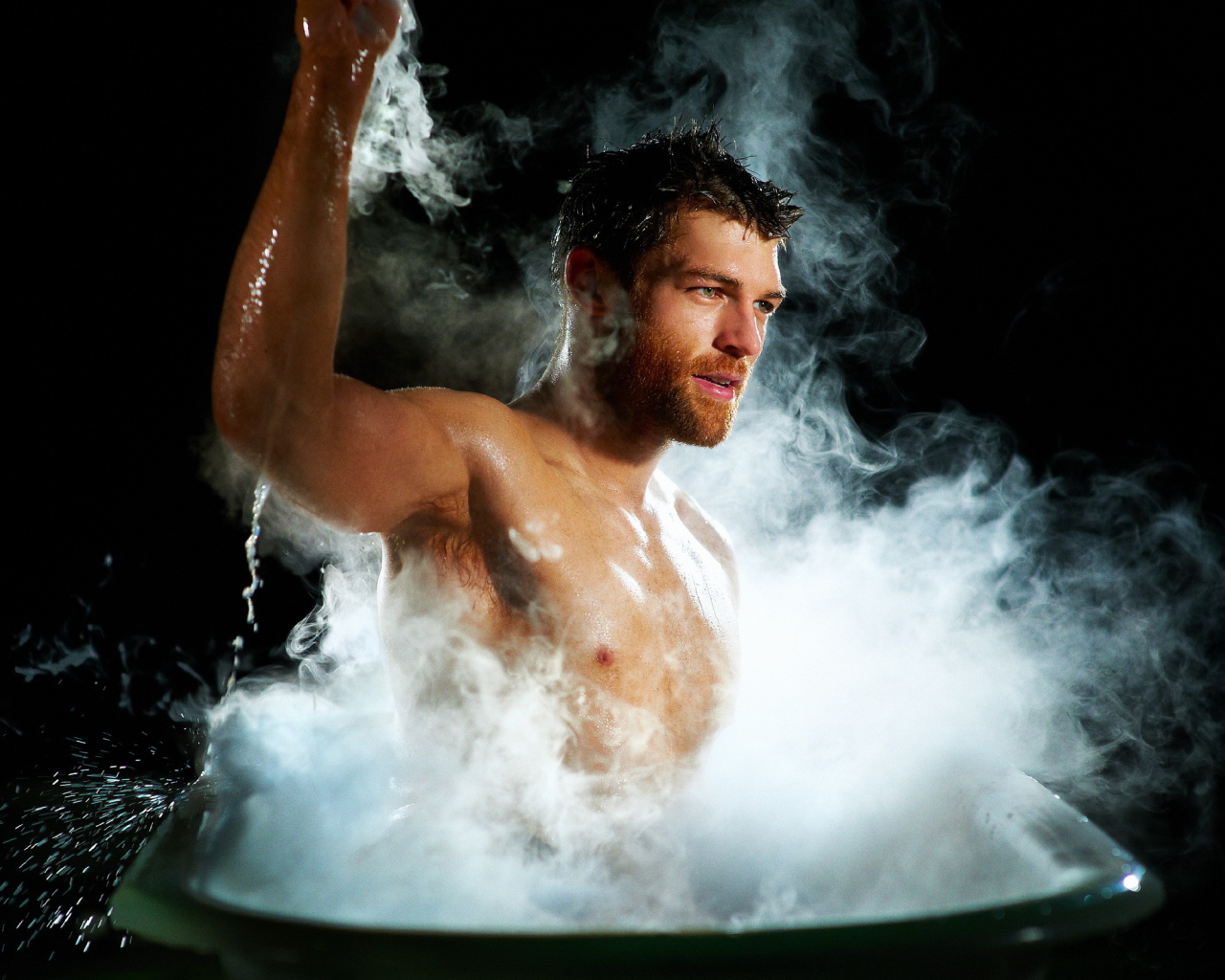 Мужчина в ванне