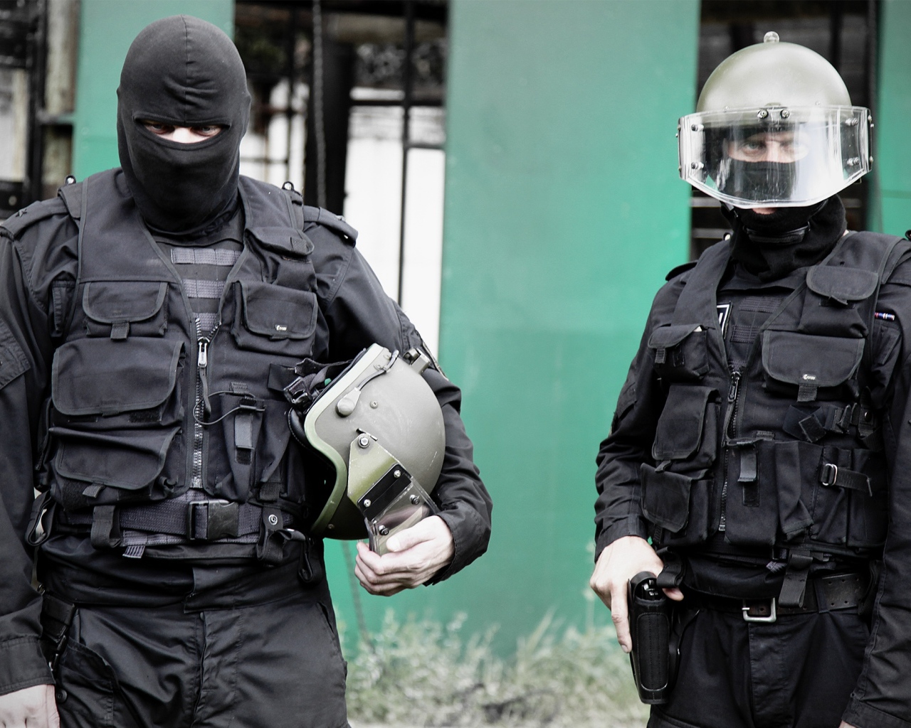 Два бойца спецназа