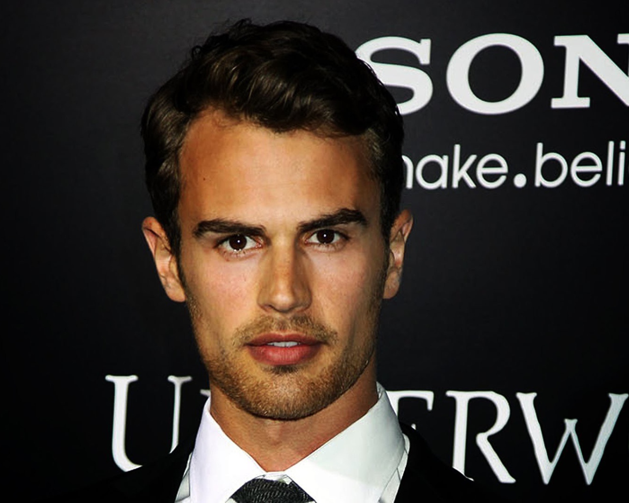 Знаменитый киноактер Тео Джеймс