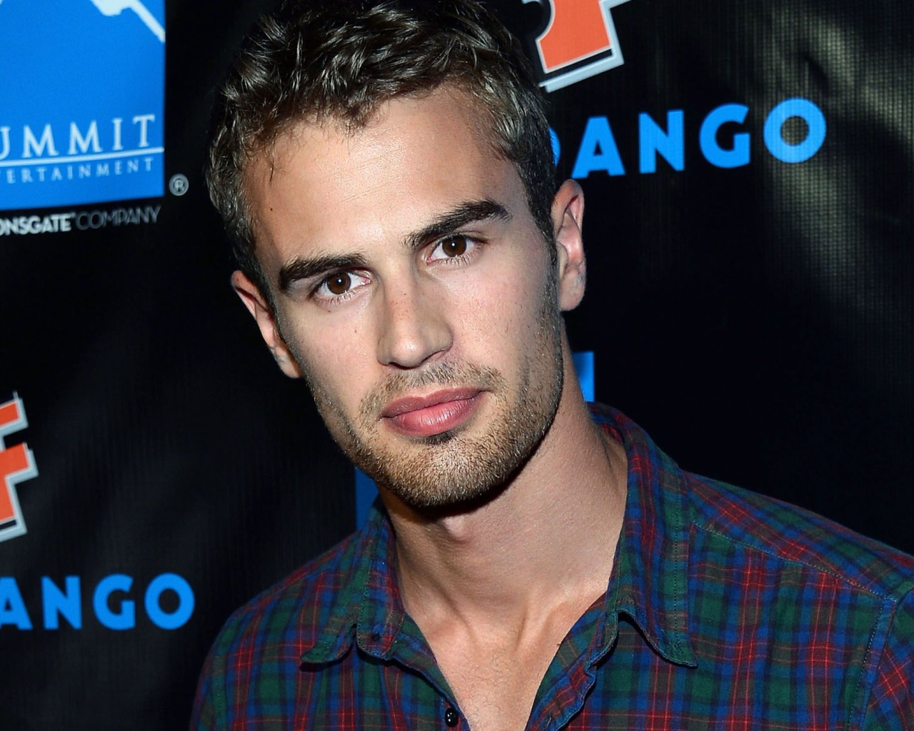 Знаменитая Кинозвезда Тео Джеймс