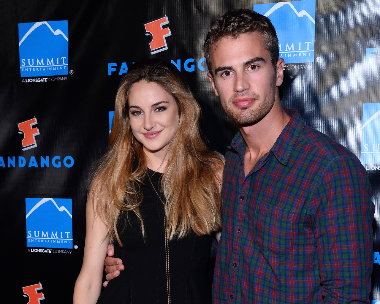 Популярная Кинозвезда Тео Джеймс