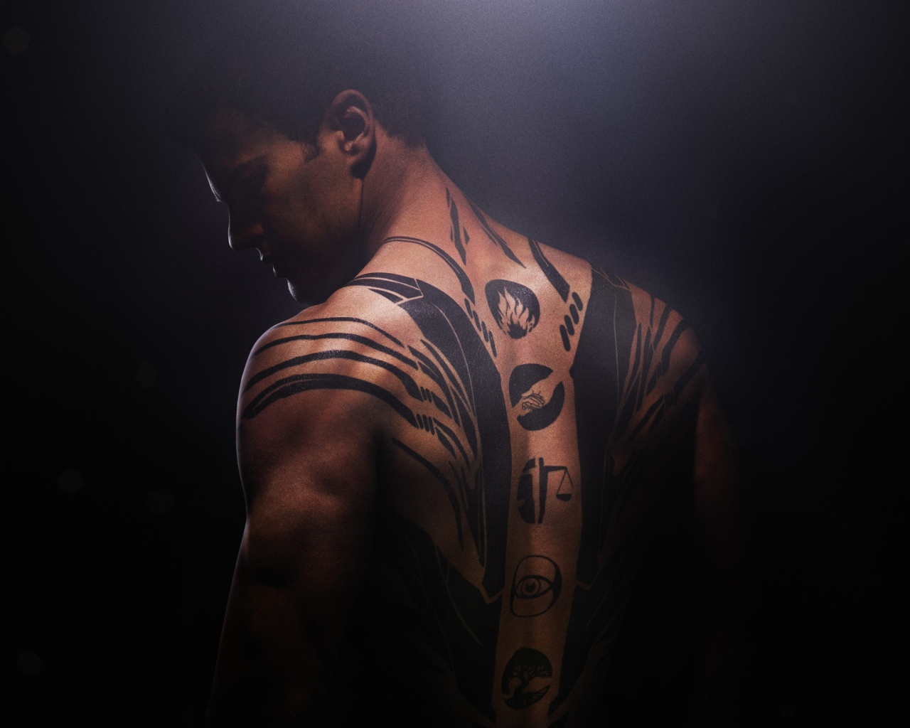 Русская знаменитост Тео Джеймс