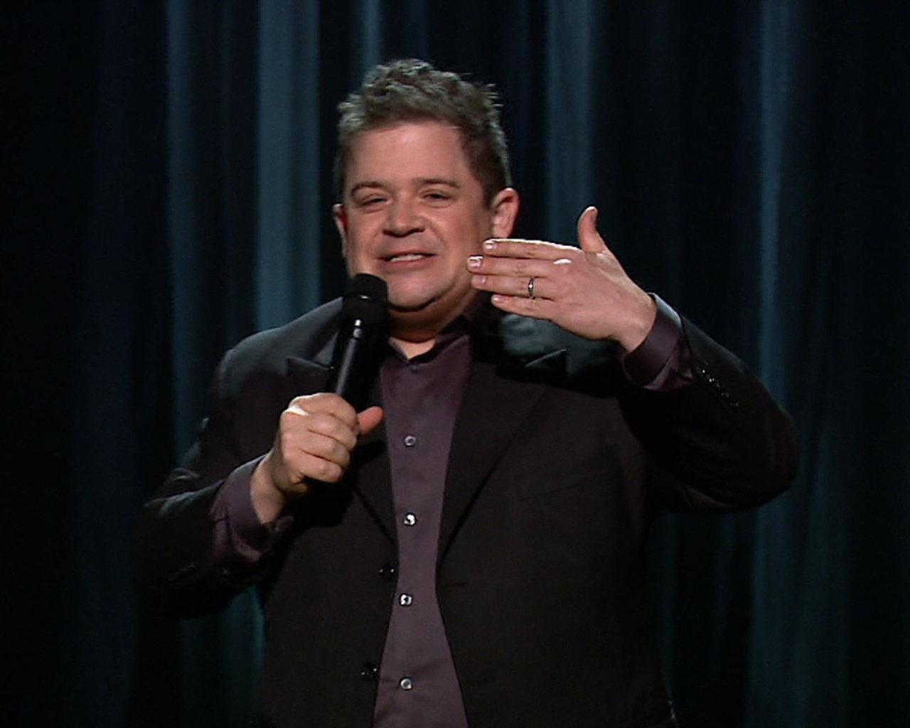 Популярный актер Пэттон Освальт