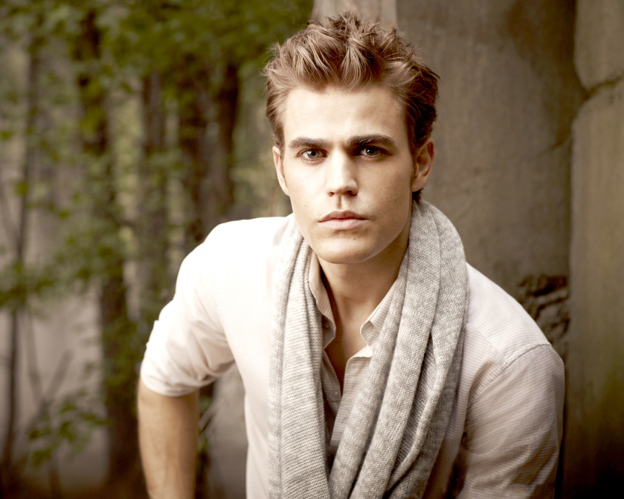 Возлюбленный актер Пол Уэсли