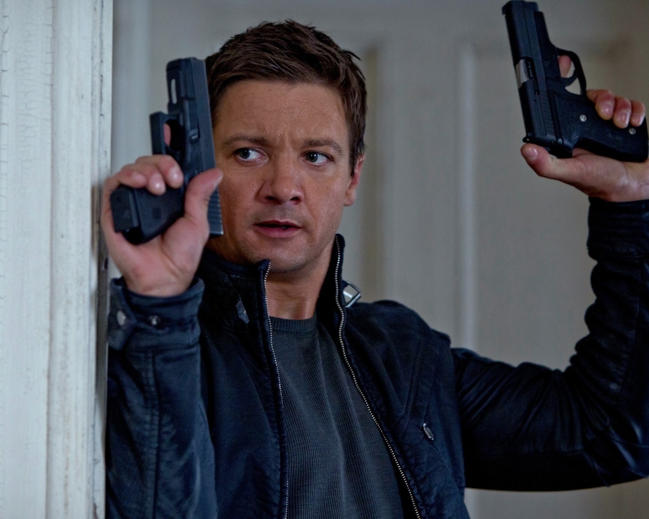 Известный Джереми Реннер