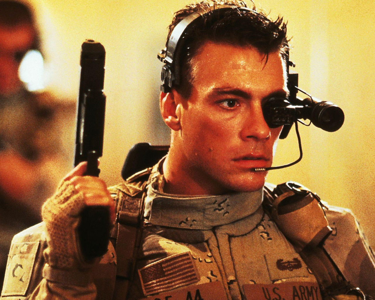 Голливудская кинозвезда Жан-Клод Ван Дамм, как универсальный солдат