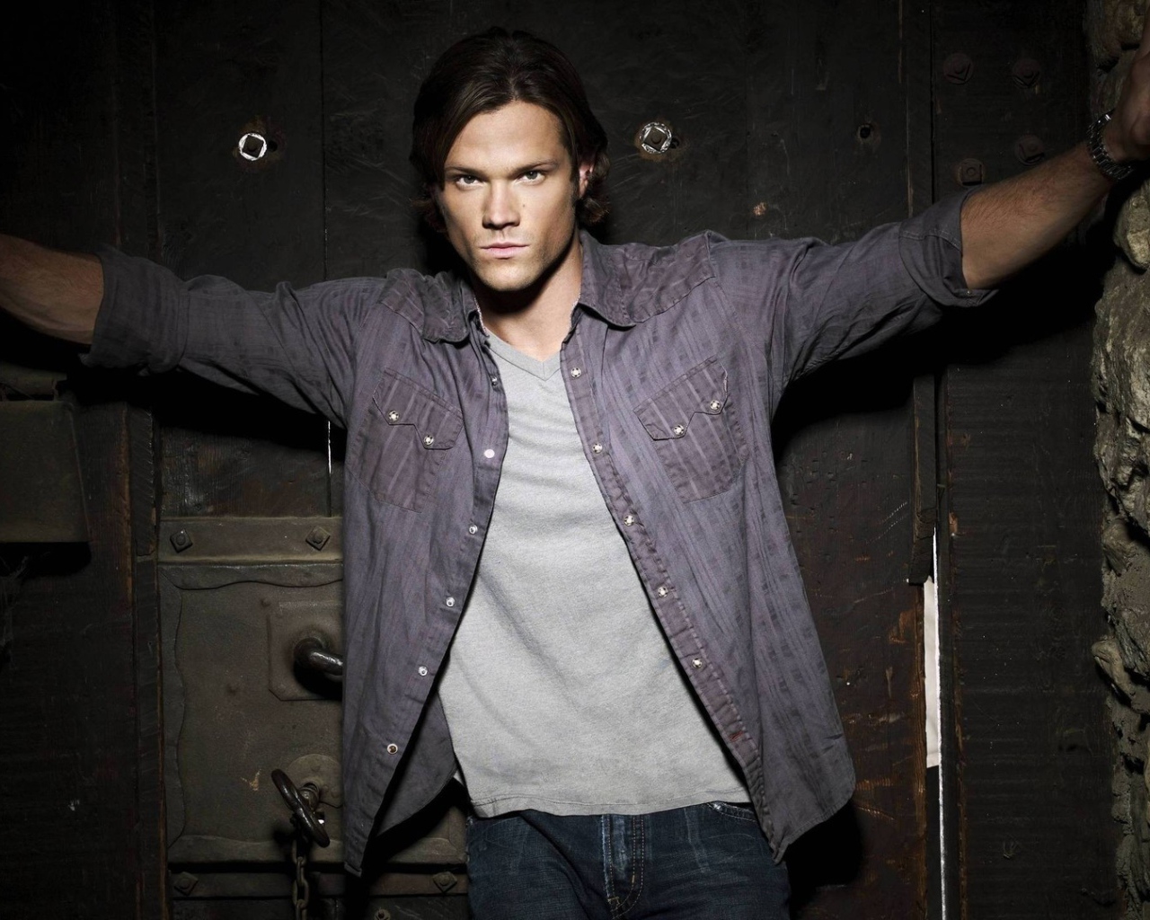 Джаред Падалеки в рубашке