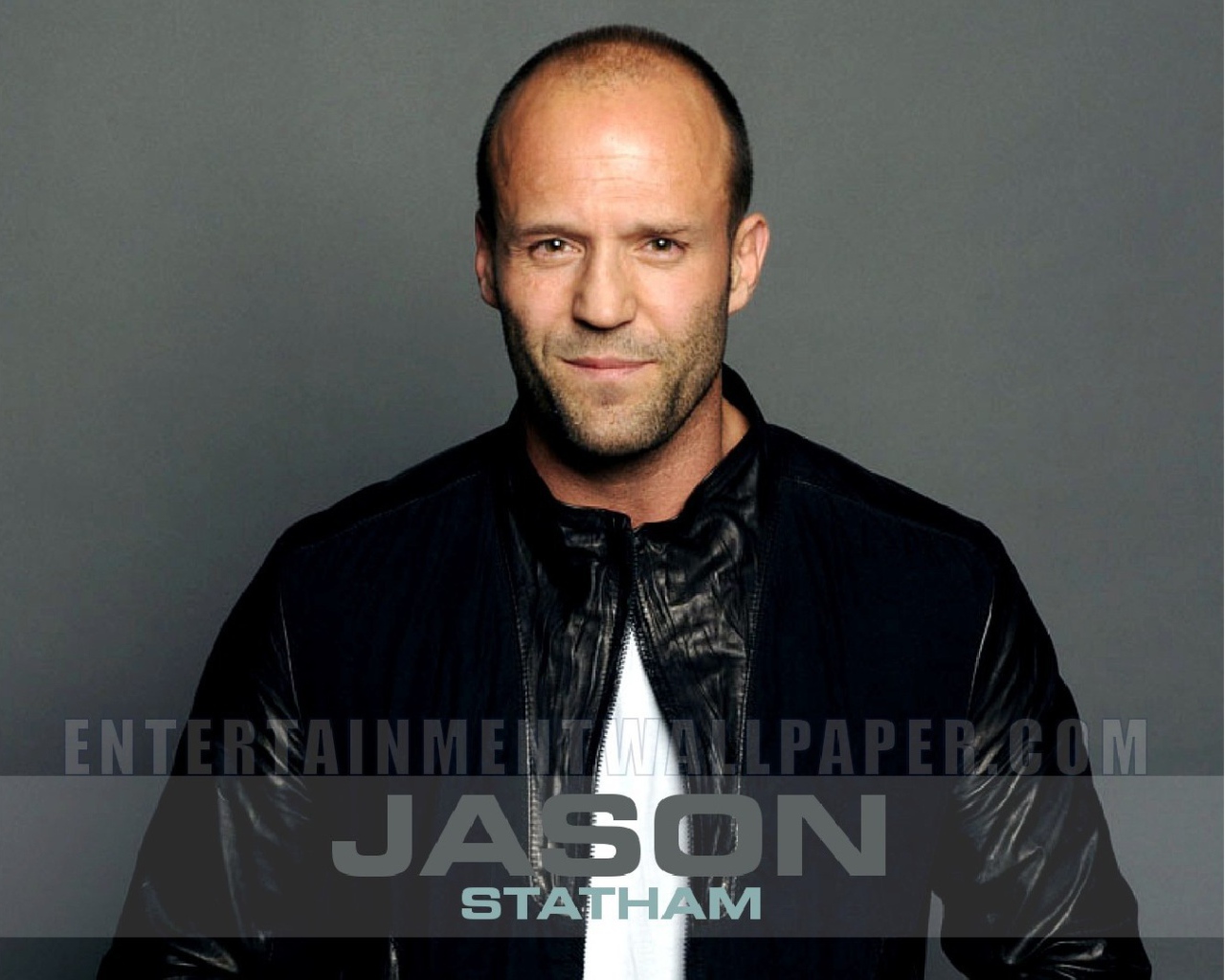 Джейсон Стэтхэм улыбается