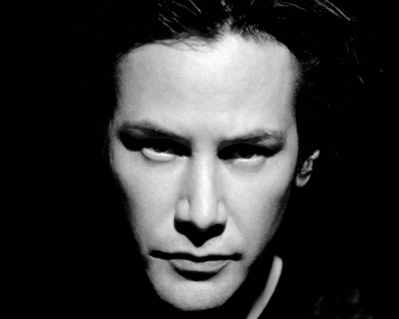 Киану Ривз в черно-белом