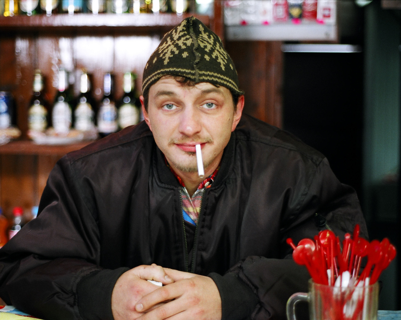 Марат Башаров с сигаретой