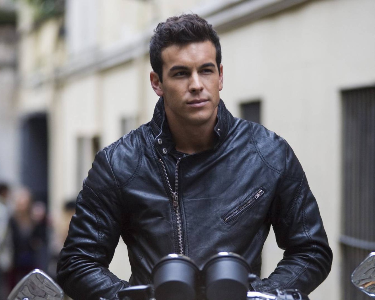 Марио Касас