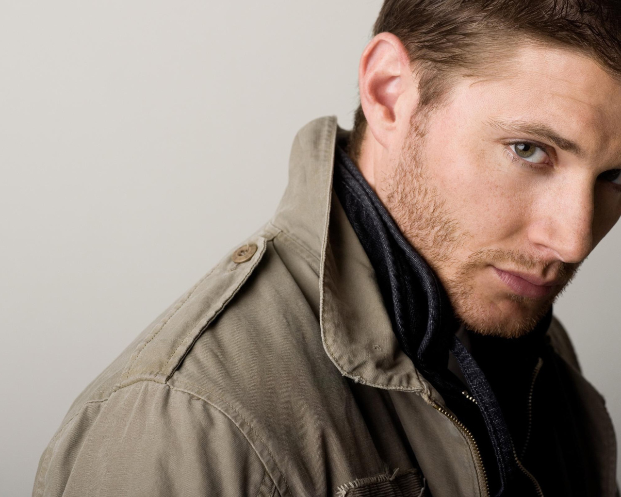 Популярный Актер Дженсен Эклс