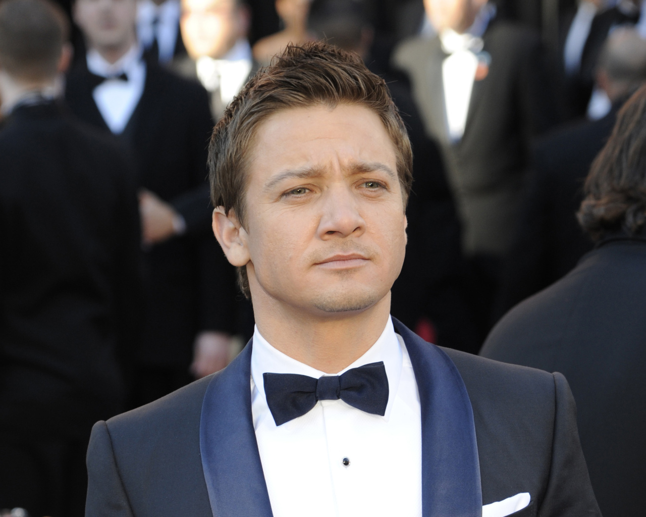 Популярный Джереми Реннер