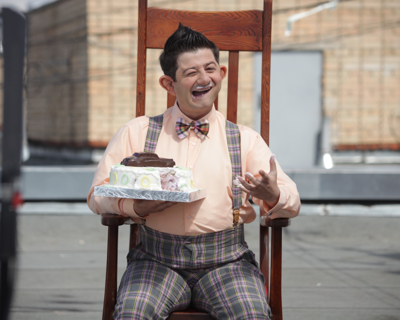 Популярный Михаил Галустян