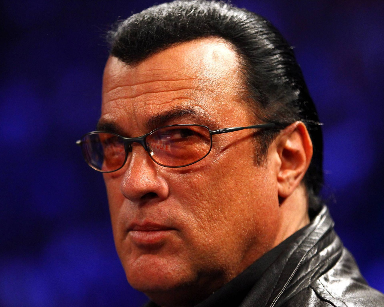 Популярный Стивен Сигал