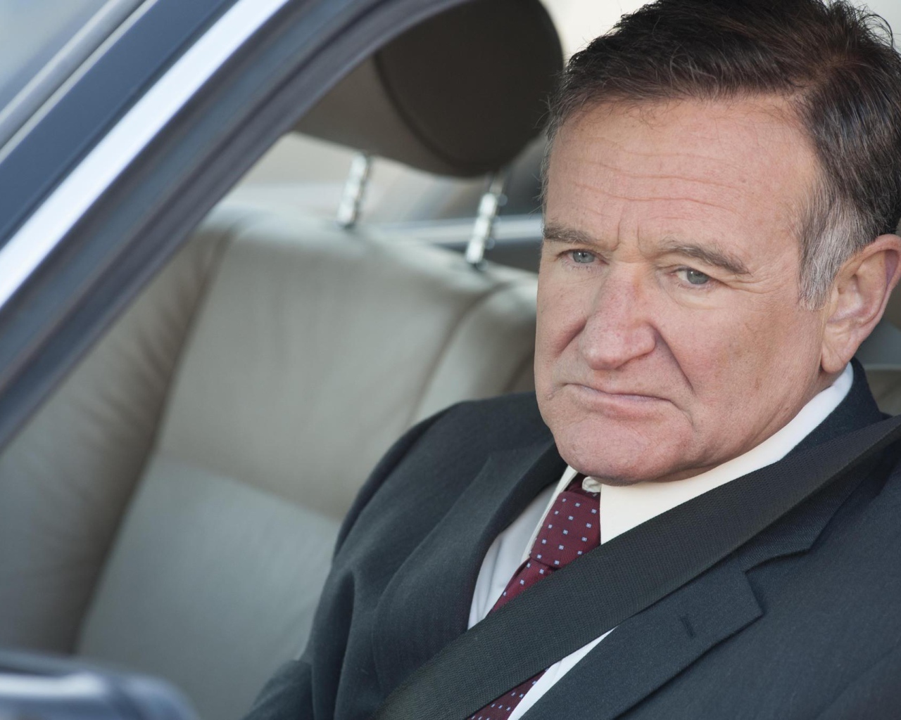 Робин Уильямс за рулем автомобиля