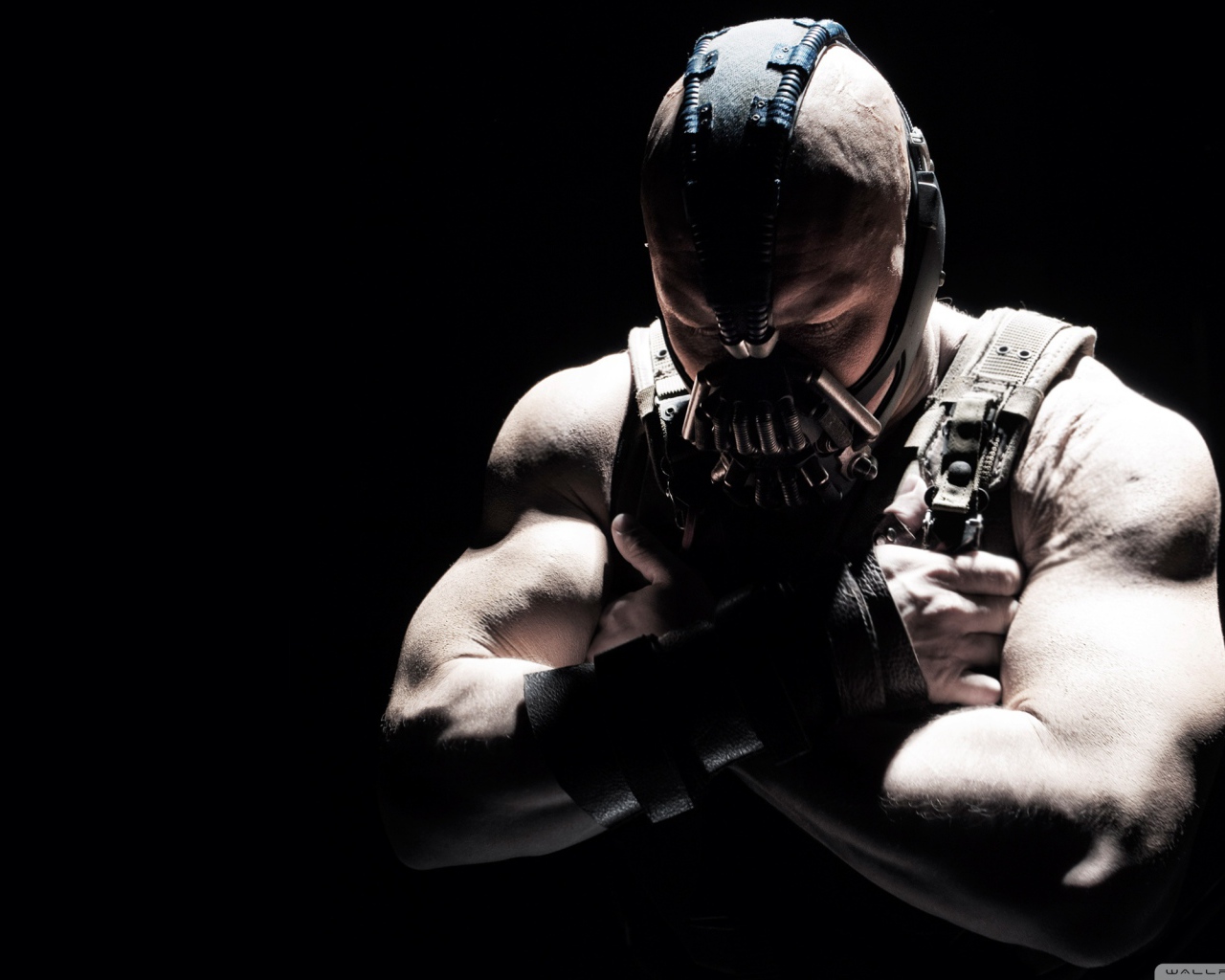 Том Харди в роли Бэйна