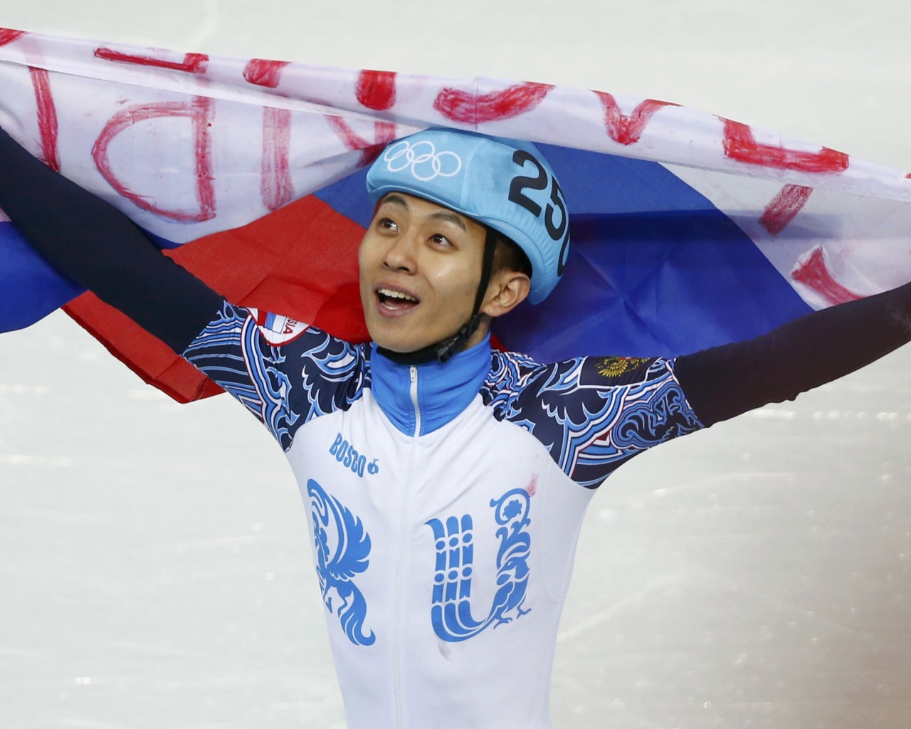 Виктор Ан с флагом России