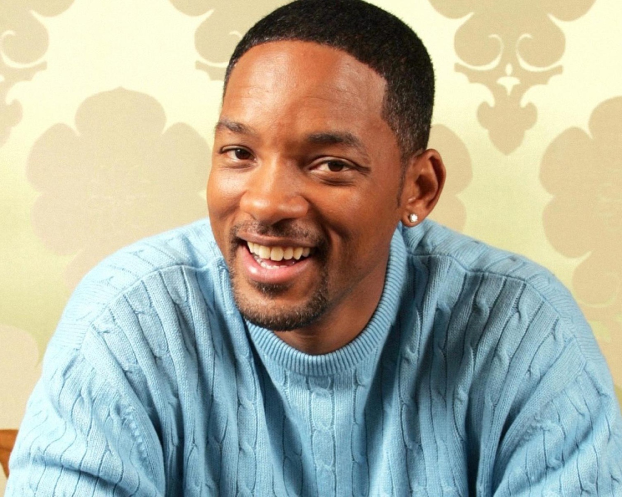 Уилл Смит в синем свитере
