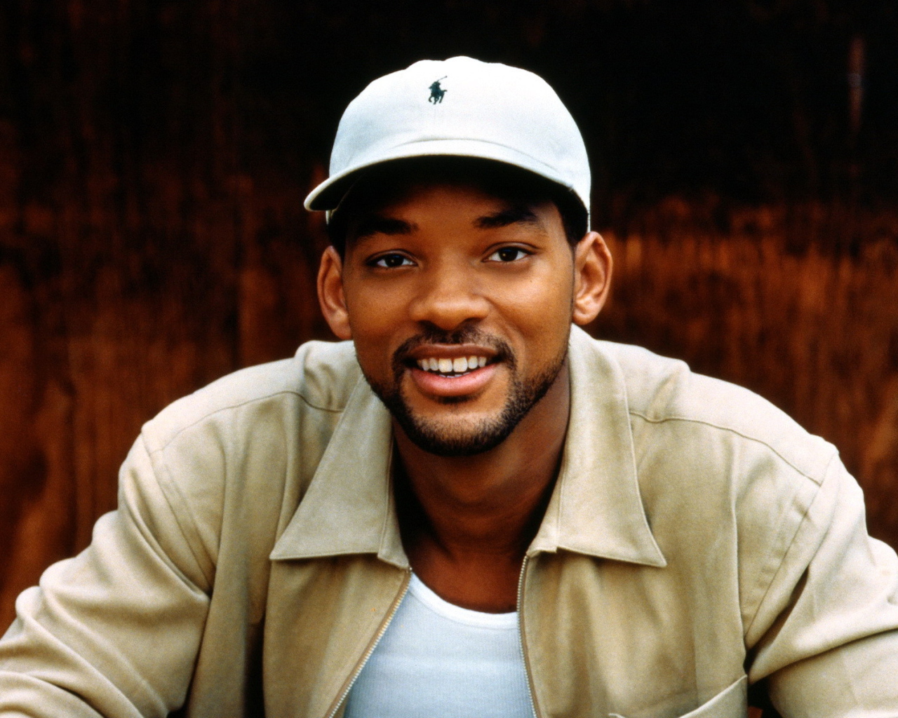Уилл Смит в белом бейсболке