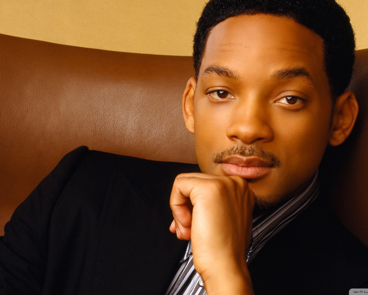 Уилл Смит на диване