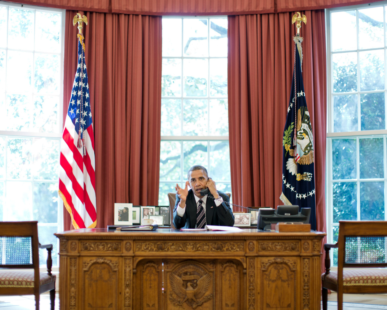 Барак Обама в кабинете