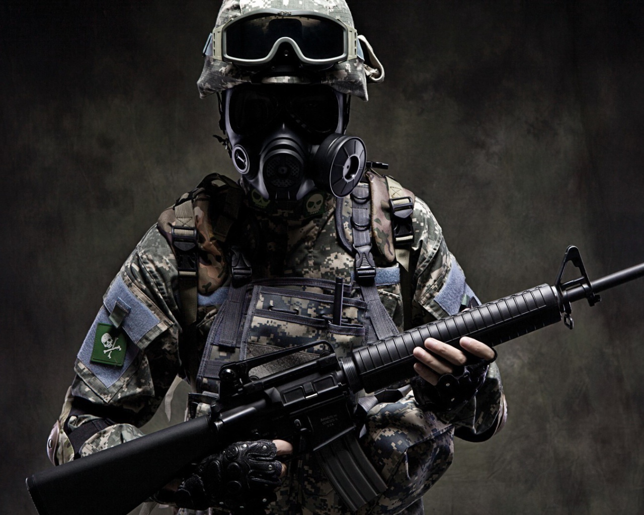 Солдат в полной экипировке