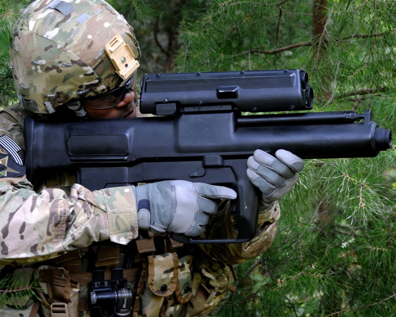 Солдат с оружием