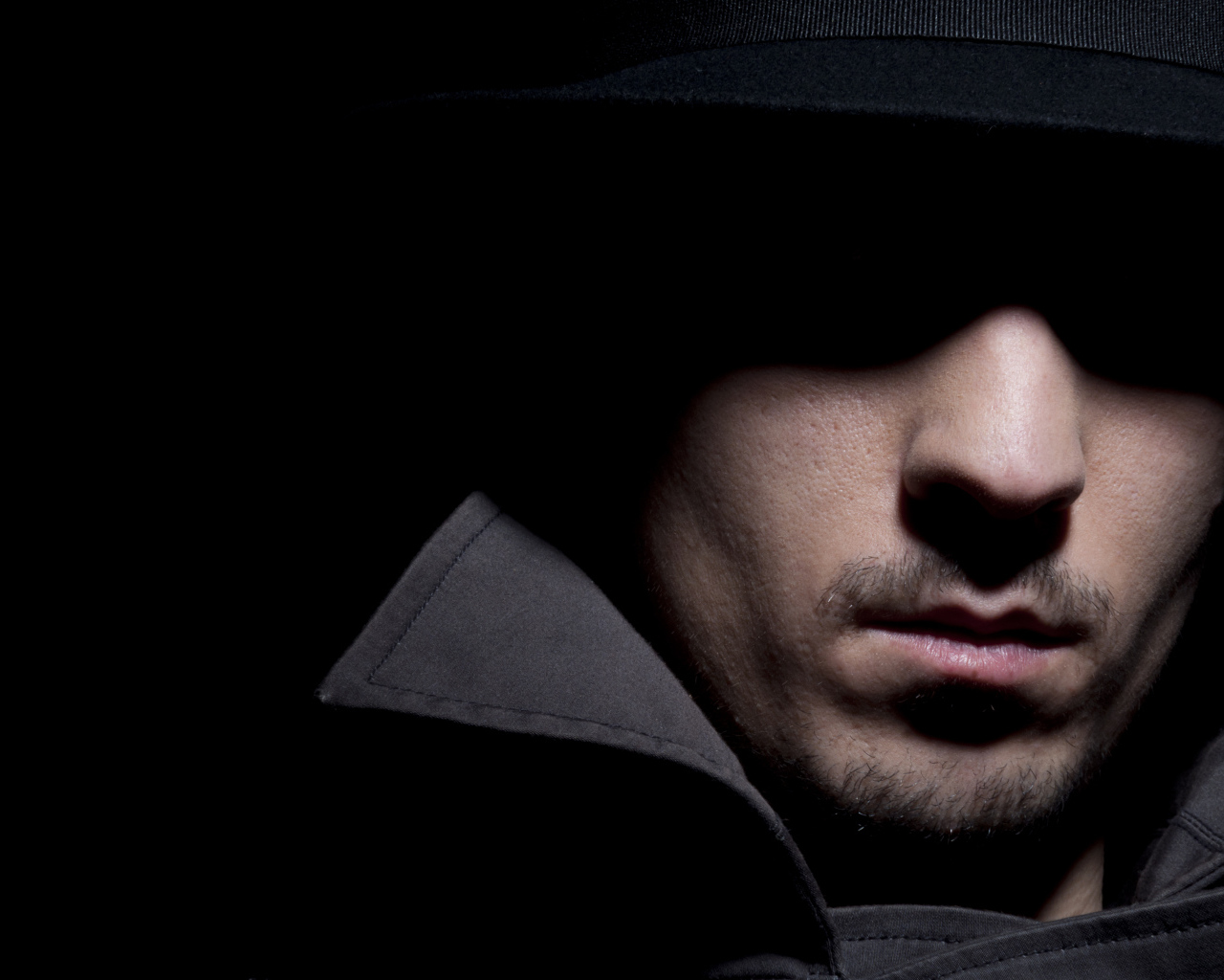 Мужчина в тени